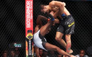 Видео боя Юрайя Холл - Андре Муниз UFC 276