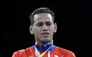 Золотой медалист олимпийский игр Робейси Рамирес подписал контракт с Top Rank