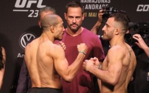 Видео боя Жозе Алдо - Алекс Волкановски UFC 237
