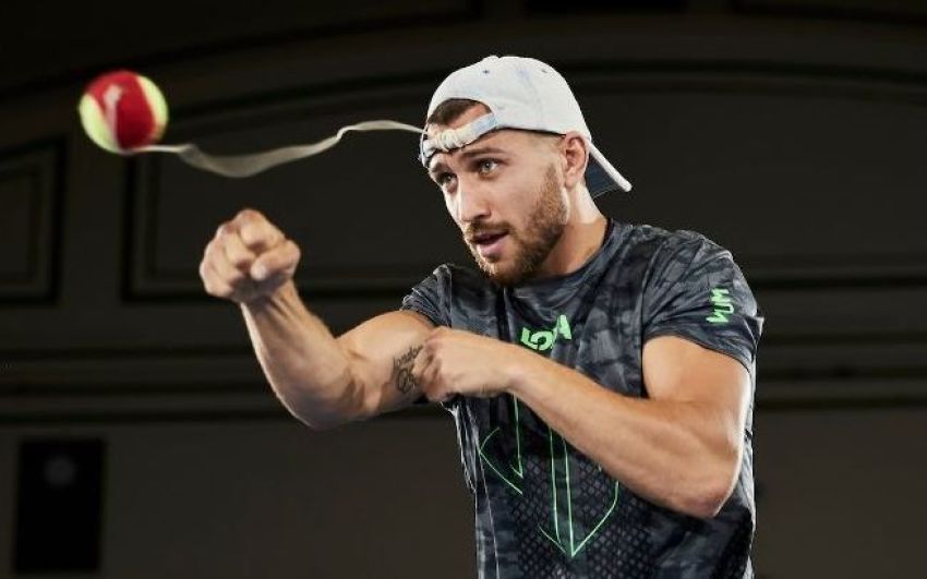 Василий Ломаченко выложил видео своих тренировок