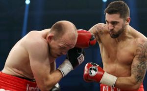 Клеверли поломал Брёмера и вновь стал чемпионом
