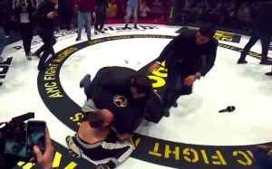 Магомед Исмаилов - о драке с Минеевым на турнире AMC Fight Nights: "Он лежал и ничего не делал"