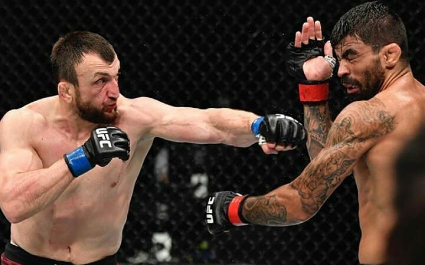 Муслим Салихов победил Элизеу Залески Дос Сантоса на UFC 251