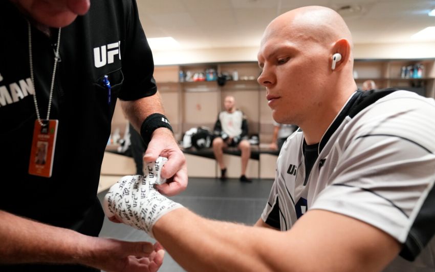 Гуськову понравились перчатки UFC: "Бьешь как голым кулаком"
