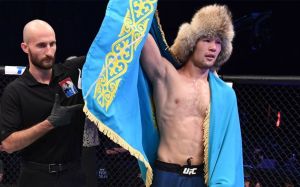 Рахмонов готовится к битве с Томпсоном в США