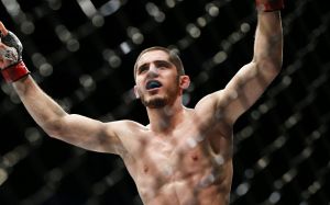 Ислам Махачев уверенно разобрался с Дэйви Рамосом на UFC 242