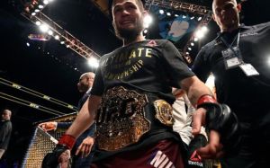 Хабиб Нурмагомедов вспомнил, как два года назад завоевал титул UFC в бою с Яквинтой
