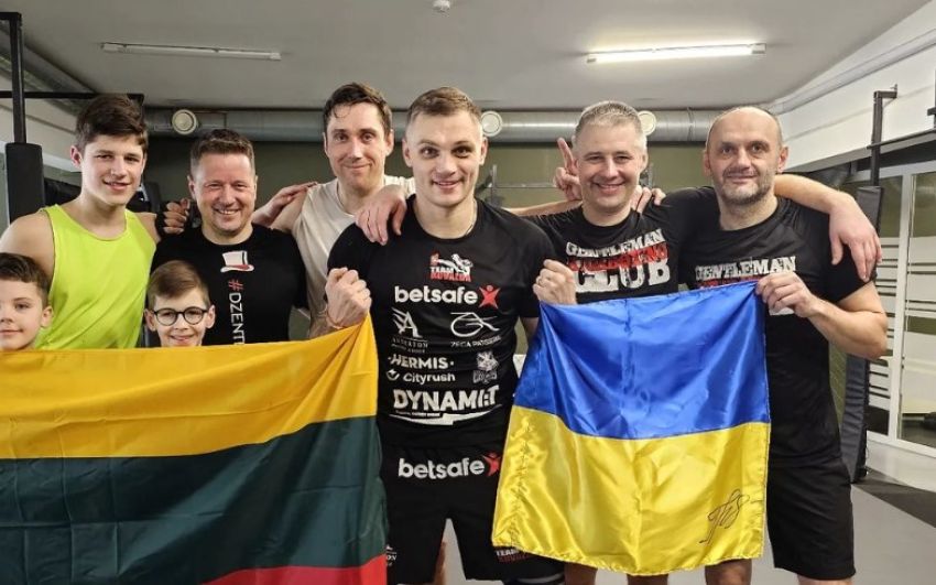 Бывший чемпион Glory поддержал Украину: "Посылаю большую любовь и поддержку нашим украинским братьям и сестрам"
