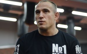 Алексей Олейник завершил подготовку в American Top Team и прилетел в Россию