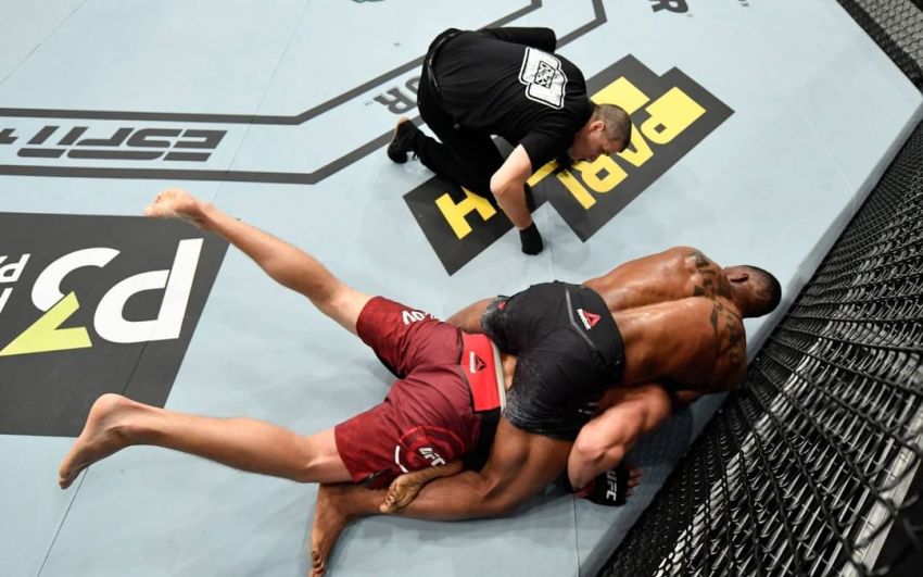 Карл Роберсон "задушил" Романа Копылова в третьем раунде на UFC Fight Night 163