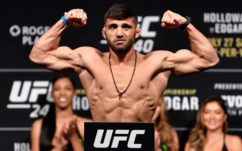 Бой Армана Царукяна на UFC 257 отменен