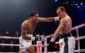 Ослейс Иглесиас удосрочил Павла Силягина и стал чемпионом мира