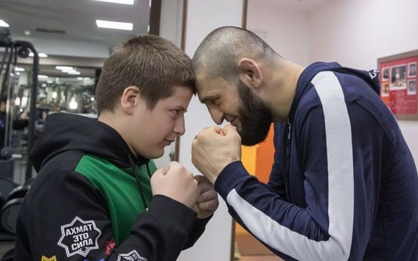 Хамзат Чимаев посвятил сыну Кадырова пост в честь его дня рождения: "Поздравляю моего дорогого брата, достойного сына чеченского народа и своего отца"