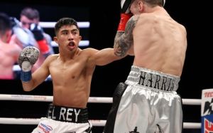 Хулио Сезар Мартинес победил Джея Харриса, защитив титул WBC в наилегчайшем весе