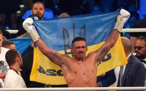 Александр Усик высказался о бое с Фьюри после победы над Дюбуа: "Его желания все меньше и меньше"