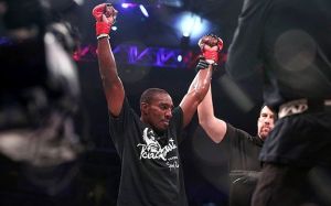Фил Дэвис победил Йоэля Ромеро на Bellator 266, испортив кубинскому ветерану дебют в промоушене