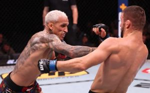 Чарльз Оливейра засабмитил Матеуша Гамрота во втором раунде на UFC FIght Night 261