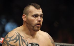 Тим Сильвия просит UFC оплатить новую операцию на руке, сломанной 16 лет назад в бою с Миром
