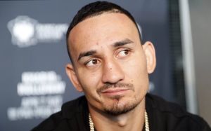 Макс Холлоуэй назвал себя лучшим боксером в UFC, МакГрегор ответил