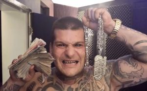 В Англии пройдет очередной фрик-бой между рэпером и бодибилдером
