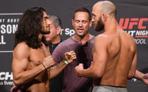 Видео боя Элиос Теодору - Тревор Смит UFC Fight Night 130
