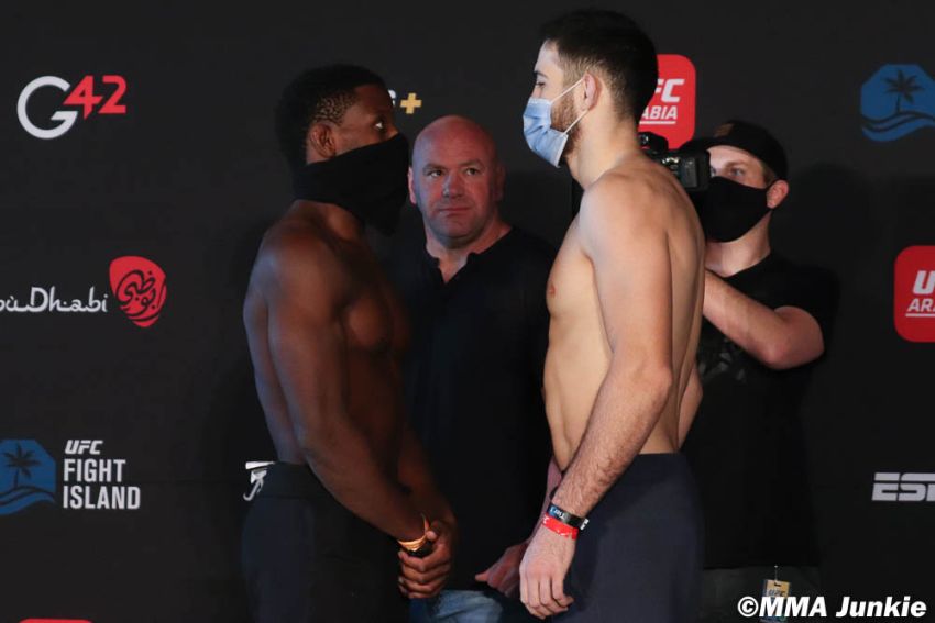 Видео боя Фил Хоус - Нассурдин Имавов UFC on ABC 1