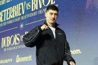 Отец Дэвида Бенавидеса отреагировал на отказ Бивола от титула WBC