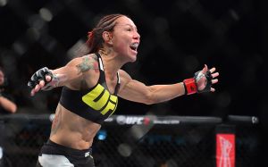 Крис Сайборг одолела Фелисию Спенсер в непростом поединке на UFC 240