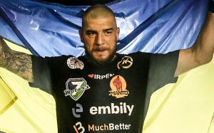 Амосов — о первой защите титула Bellator: "Жду момента, чтобы поднять украинский флаг"