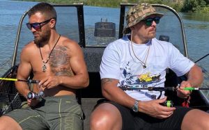Василий Ломаченко и Александр Усик устроили соревнование на рыбалке