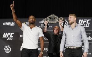 Ставки UFC 232: Джонс и Сайборг фавориты боев с Густафссоном и Нуньес