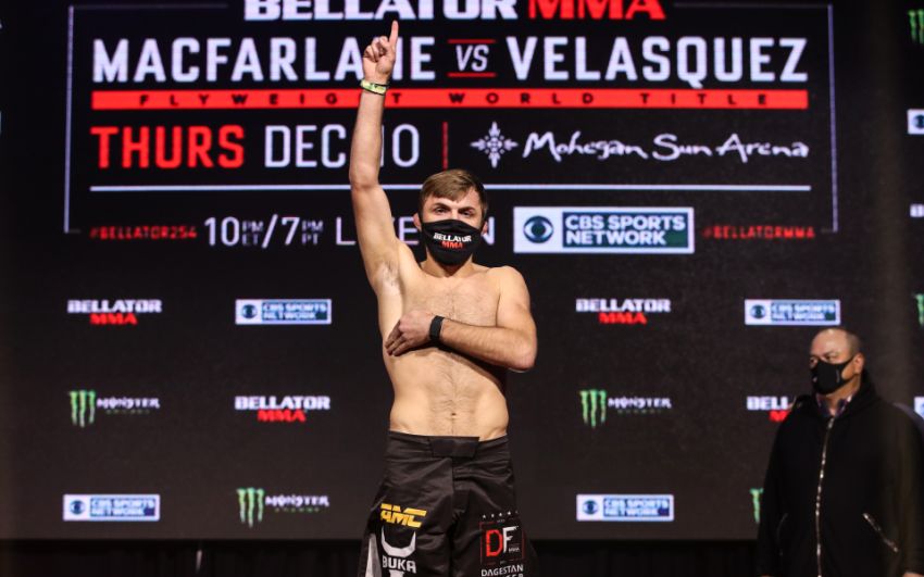 Магомед Магомедов уверенно победил Матеуса Маттоса на Bellator 254