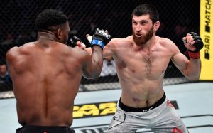 Магомед Анкалаев брутально нокаутировал Далчу Лунгиамбулу на UFC Fight Night 163