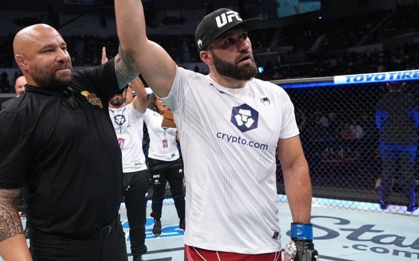 Азамат Мурзаканов досрочно остановил американца Кларка на турнире UFC on ESPN 41