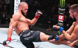 Матеуш Гамрот досрочно побеждает Рафаэля Физиева на UFC Fight Night 228