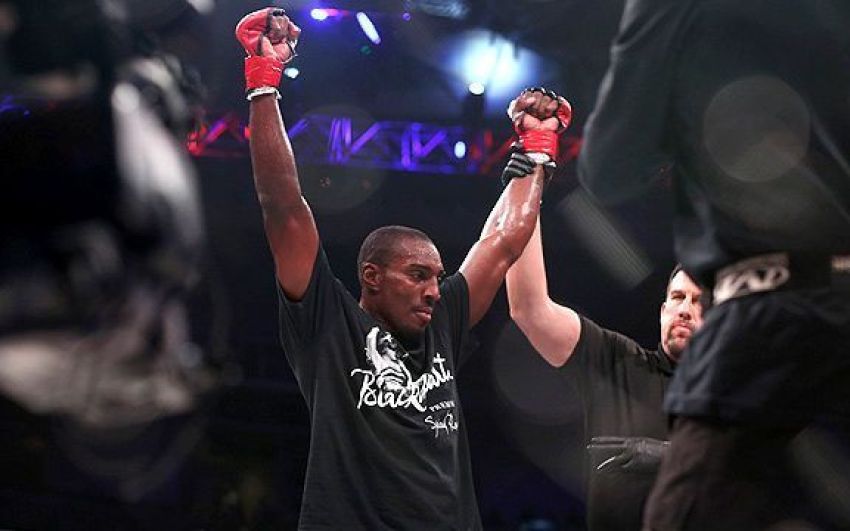 Фил Дэвис победил Йоэля Ромеро на Bellator 266, испортив кубинскому ветерану дебют в промоушене