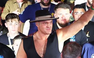 Тайсон Фьюри назвал свой вес перед боем с Усиком