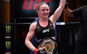 Валентина Шевченко победила Дженнифер Майю, успешно защитив титул на UFC 255