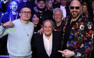 Джеймс Али Башир объяснил, почему Фьюри был бы фаворитом в бою с Усиком