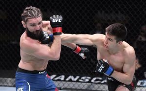 Бонусы турнира UFC on ESPN+ 39: Юрайа Холл - Андерсон Сильва