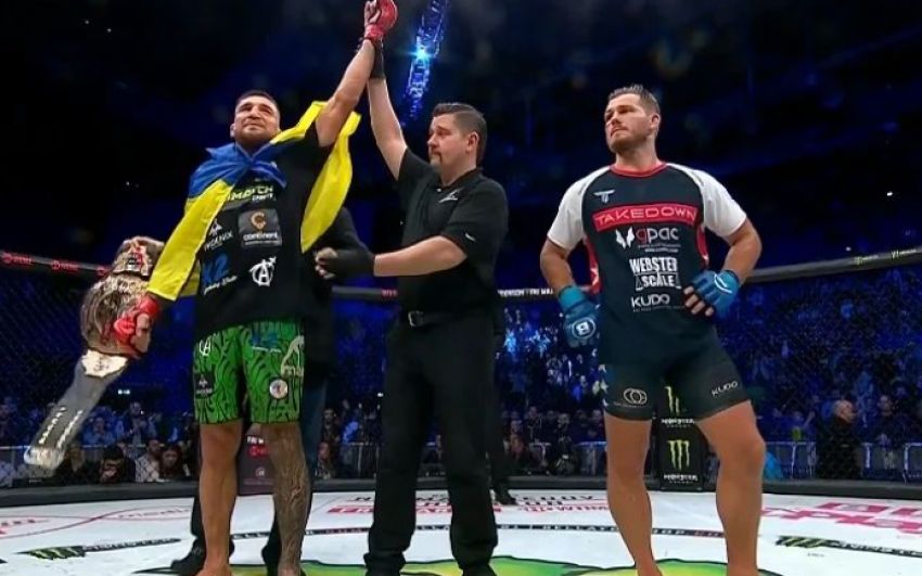 Ярослав Амосов в доминирующем стиле защитил титул Bellator в реванше против Сторли