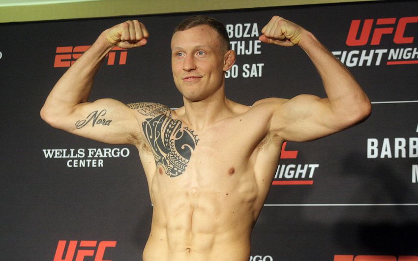 Джек Херманссон одержал быструю победу над Дэвидом Бранчем на UFC on ESPN 2