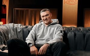 Эдди Хирн призывает Усика завершить карьеру: "Он добился совершенно всего"