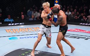 Алешандре Пантожа "задушил" дебютанта Кая Асакуру на UFC 310