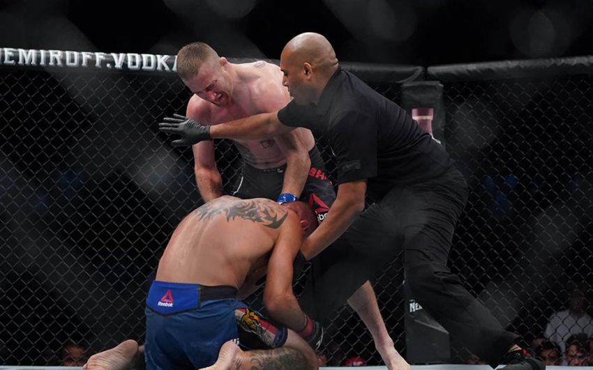 Вице-президент UFC уверен, что в бою Гэтжи и Серроне была поздняя остановка