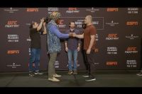 Битвы взглядов участников UFC on ESPN 1