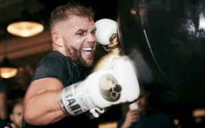 Билли Джо Сондерс о "Канело" и Головкине: "Они прячутся от меня"