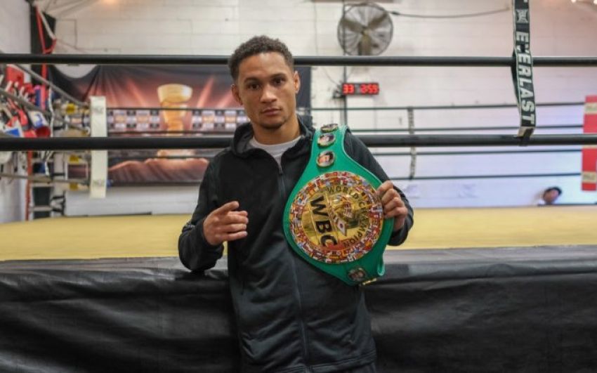 Реджис Прогре помогает детям накануне своего боя в WBSS