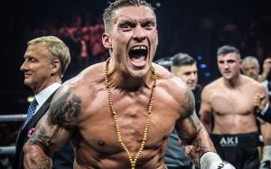 Александр Усик посетил тренировку сумоистов в Ялте