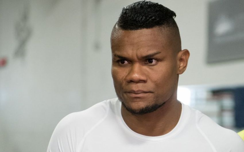 Элейдер Альварес прокомментировал подписание контракта с "Top Rank"